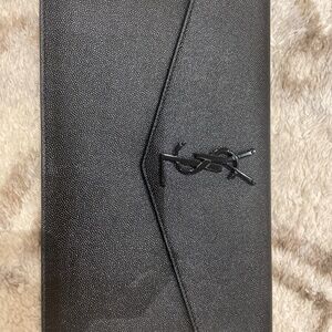 SAINT LAURENT  Grain De Poudre Uptown Pouch Black